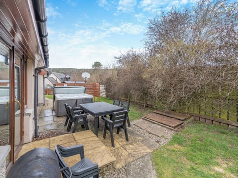 Outdoor area | Croftside House - Allt Mor Cottages, Aviemore