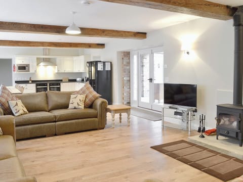 Open plan living/dining room/kitchen | Ash Farm Barns - Wagonner&rsquo;s Barn, North Willingham, nr. Market Rasen