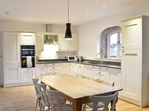 Open plan living/dining room/kitchen | Ash Farm Barns - Wagonner&rsquo;s Barn, North Willingham, nr. Market Rasen
