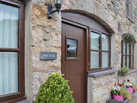 Exterior | Hen Stabl - Parciau Farm Cottages, Caernarfon