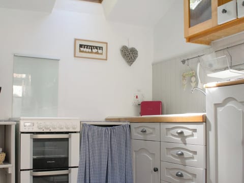 Charming kitchen | Hollies Cottage, Draycott, near Cheddar