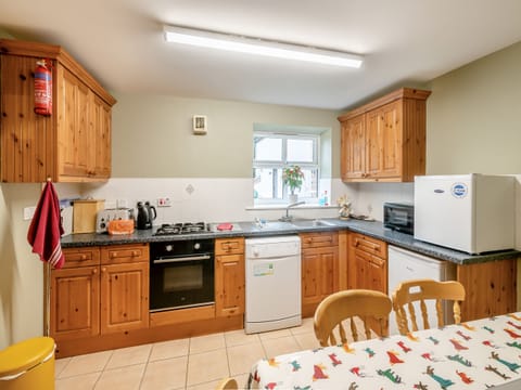Kitchen/diner | The Hayloft - Hopgrove Farm Cottages, York