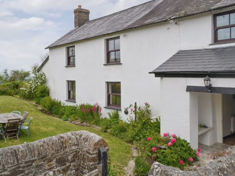 Picturesque holiday cottage | Tutchenor Farmhouse, Patchacott, near Beaworthy