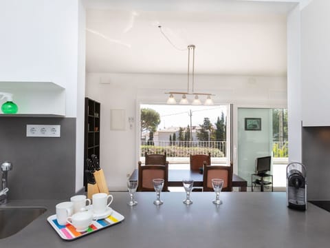 Table, Building, Interior Design, Plant, Wood, Houseplant, Floor, Flooring, House, Chair