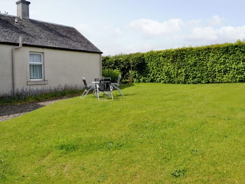 Sitting-out-area | Blairhosh Cottage, Balloch, Loch Lomond
