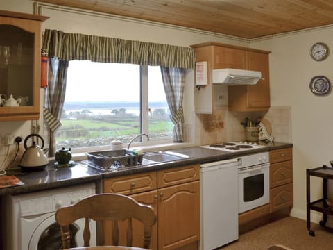 Well equipped kitchen/ dining room | Gallt-y-Balch, Bodorgan, Anglesey