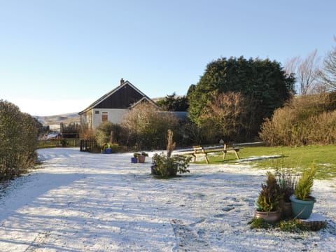 The garden in winter | Rowan Cottage - Whitelee Farm, Bryness, near Otterburn