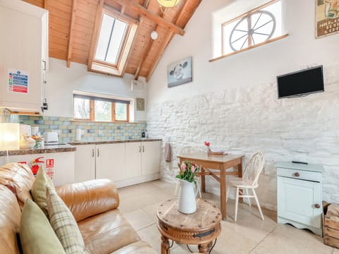 Open-plan design | The Dairy - Milton End Farm Barns, Arlingham, near Frampton-on-Severn