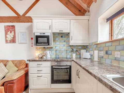 Kitchen | The Dairy - Milton End Farm Barns, Arlingham, near Frampton-on-Severn