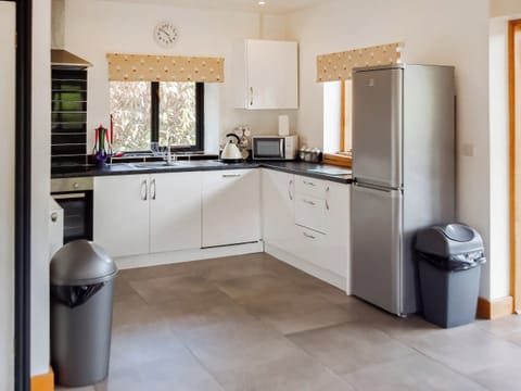 Kitchen | Red Kite Cottage - Mill Farm Holiday Cottages, Heyope, near Knighton