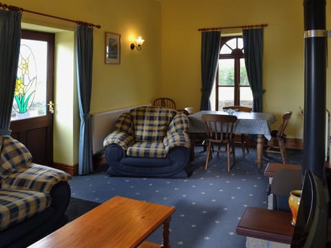 Living room/dining room | Dwyfach - Aberkin Farm, Llanystumdwy, near Criccieth