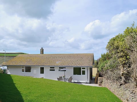 Exterior with garden space | 10 Silvershell View, Port Isaac