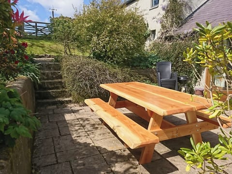 A large enclosed and secluded back garden | The Last Barn, Valast Hill, near Stackpole