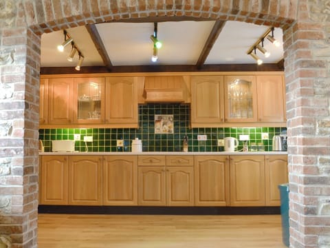Well equipped kitchen | The Granary, Colyford, near Seaton