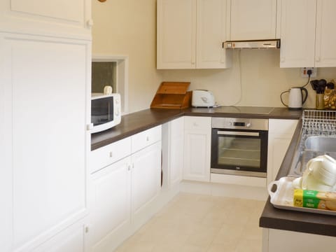 Fully appointed kitchen | Tucstan, Constantine, near Falmouth