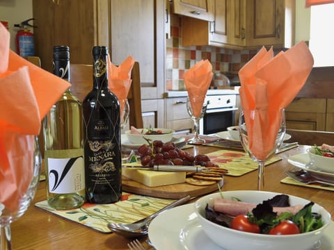 Kitchen/diner | Tynrhelyg Cottages - Helygen, Talybont, nr. Aberystwyth