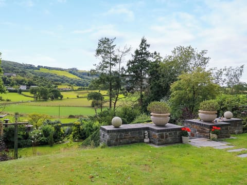 Garden and grounds | Tŷ Melindwr, Hen Goginan, near Aberystwyth