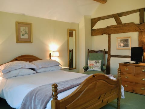 Comfortable double bedroom | Howards End, Middleton-on-the-Hill, near Leominster