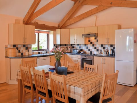 Well equipped kitchen | Coachmans Retreat, Pennytinney, St Kew