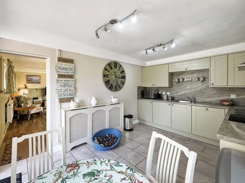 Kitchen/diner with lovely breakfast area | Broadoak Barn, Ellesmere