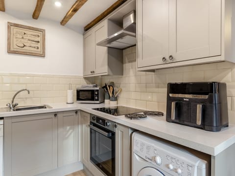 Kitchen | Tawny Owl Barn - Green Farm Holiday Cottages, Cutthorpe, near Chesterfield