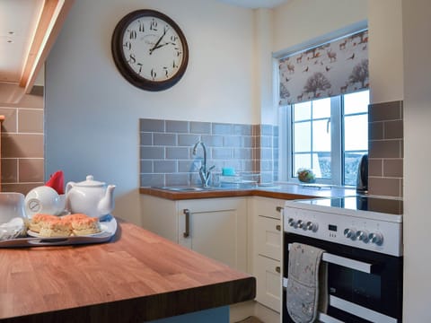 Lovely and bright kitchen | St Cadoc Cottage, Harlyn Bay, near Padstow