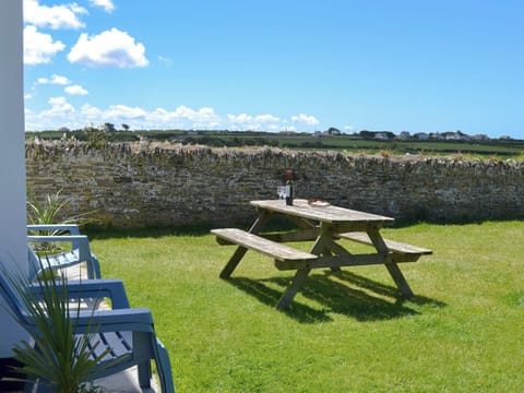 Delightful sitting out area | St Cadoc Cottage, Harlyn Bay, near Padstow