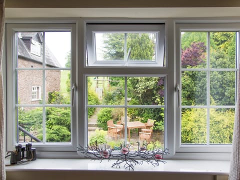 Sitting-out-area | Ashton Court Holiday Cottages - West Granary, Ashton, nr. Leominster