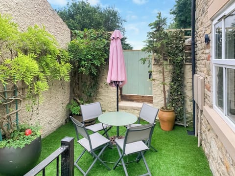 2 bed Fawnlea Stone Cottage, with sercure patio. Snuggled in the pretty village of Staindrop with ample parking | Fawn Lea Cottage, Staindrop, near Barnard Castle