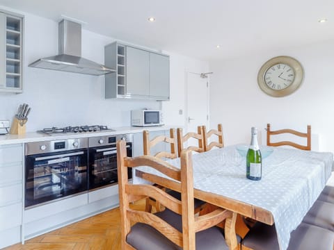 Kitchen/diner | Main Sail - The Sail Loft, Wroxham