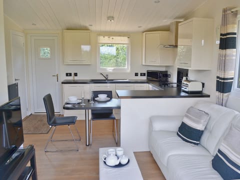 Open plan living/dining room/kitchen | The Cabin, Yarhampton, Stourport-on-Severn