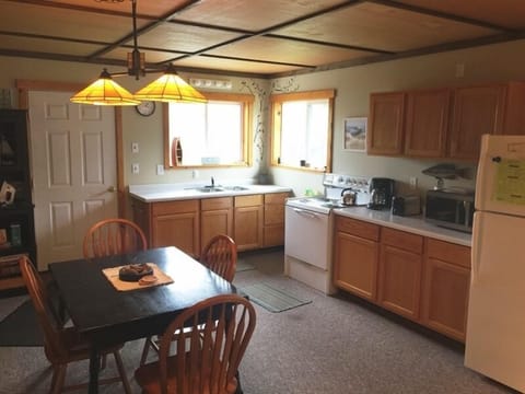 Dining Area leading to Kitchen