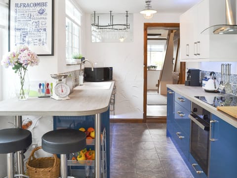 Delightful, well equipped kitchen | Harbour Hideaway, Ilfracombe
