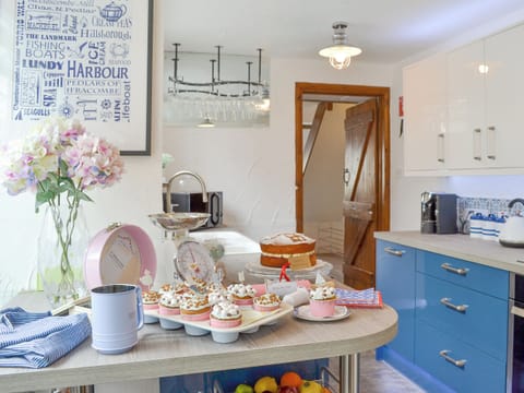 Delightful, well equipped kitchen | Harbour Hideaway, Ilfracombe