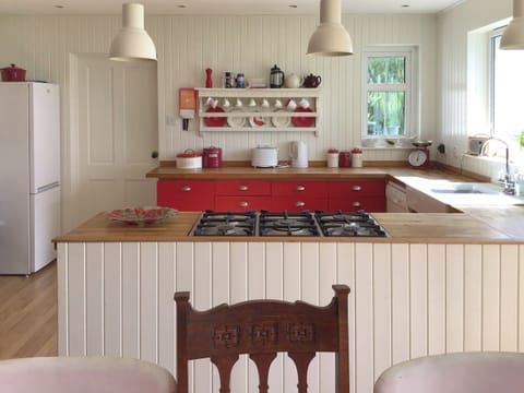 Kitchen/diner | Owl Cottage, Lothmore, Helmsdale
