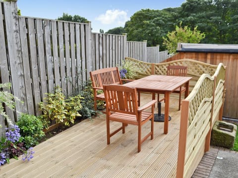Sitting out area | Woodview Lodge, Cutthorpe, near Chesterfield