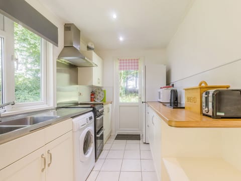 Kitchen | Keeper&rsquo;s Wood - At Berridon Lodges, Bradworthy, near Holsworthy