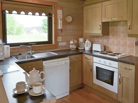 Well-equipped fitted kitchen area | The Retreat, Bideford, near Northam