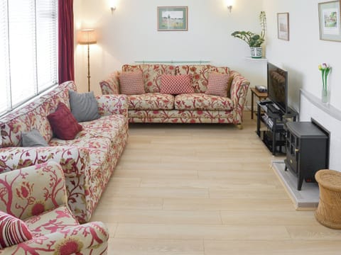 Spacious living room | Silverdale, Bacton, near Happisburgh