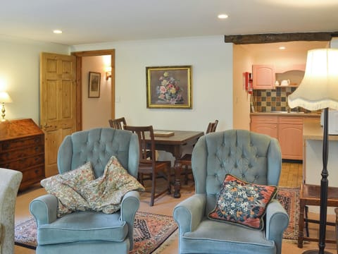 Comfortable living area | Burrow Farm Garden Retreat - Gardener&rsquo;s Rest - Burrow Farm Gardens Retreat, Dalwood, near Axminster