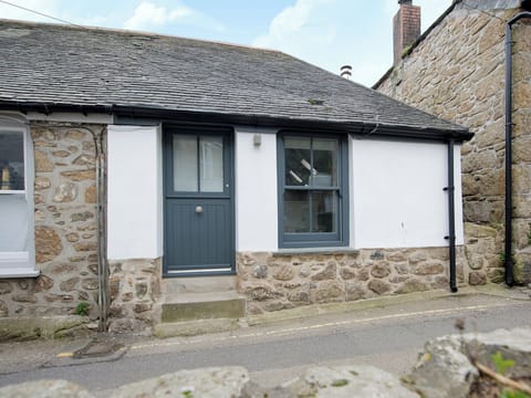 Delightful holiday home | 9 Chapel Street, Mousehole, near Penzance