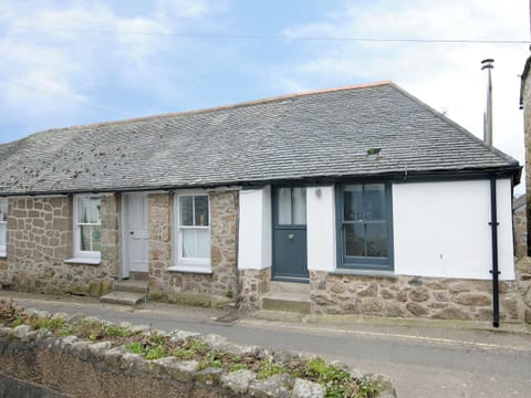 Delightful holiday home | 9 Chapel Street, Mousehole, near Penzance