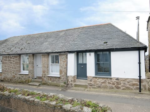 Delightful holiday home | 9 Chapel Street, Mousehole, near Penzance