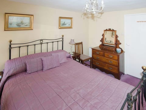 Double bedroom | The Plover - Blakeney Quayside Cottages, Blakeney, near Holt