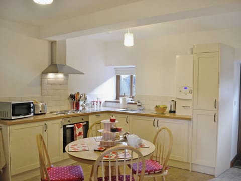 Kitchen/diner | Hendrelas Farm - Ty’r Tarw, Rhos, nr. Pontardawe