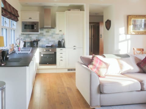 Open plan living space | Farragon Cottage - Lick Estate, Foss, near Pitlochry