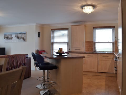 Open plan living space with balcony | Sunsets@Spinnakers, Newquay