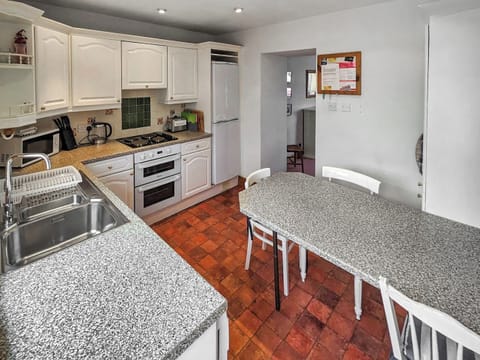 Kitchen/diner | Middledrift Cottage, Brora