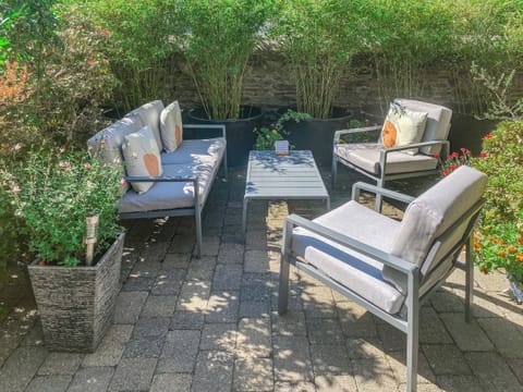 Sitting-out-area | Old Church School, Plympton, near Plymouth