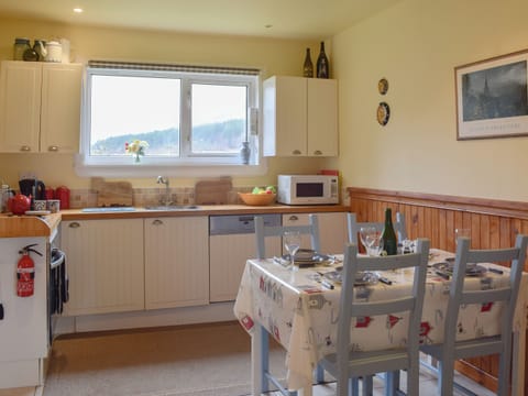 Kitchen/diner | Ardura Cottage - Ardura Estate, Nr Craignure, Isle of Mull